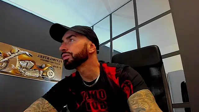 Snapshot of AronGrant chatting on October 26, 2025, 10:32 am AronGrant online show from October 26, 2025, 10:32 am