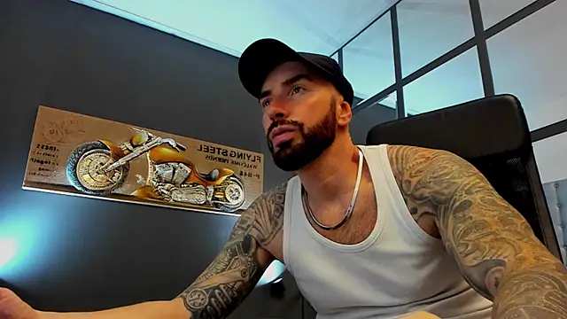 Snapshot of AronGrant chatting on October 29, 2025, 9:33 am AronGrant online show from October 29, 2025, 9:33 am