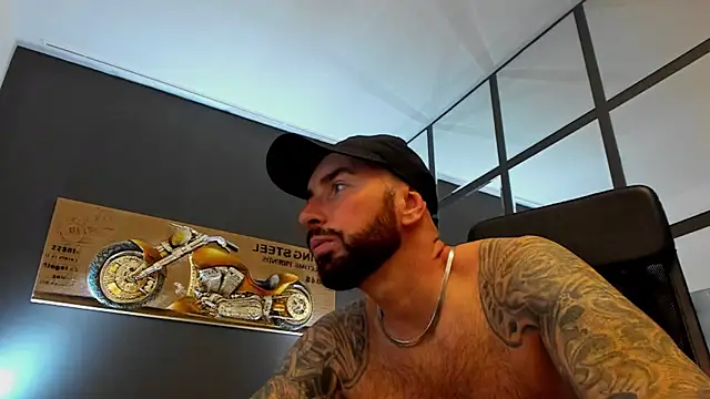 Snapshot of AronGrant chatting on October 31, 2025, 10:49 am AronGrant online show from October 31, 2025, 10:49 am