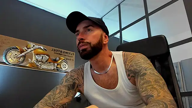 Snapshot of AronGrant chatting on November 2, 2025, 10:28 am AronGrant online show from November 2, 2025, 10:28 am