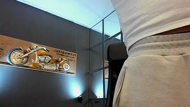 Snapshot of AronGrant chatting on November 4, 2025, 10:25 am AronGrant online show from November 4, 2025, 10:25 am