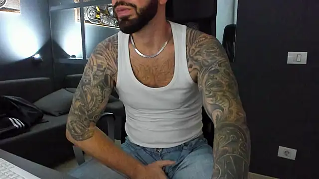 Snapshot of AronGrant chatting on November 6, 2025, 10:16 am AronGrant online show from November 6, 2025, 10:16 am