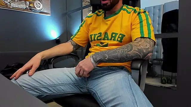 Snapshot of AronGrant chatting on November 13, 2025, 10:14 am AronGrant online show from November 13, 2025, 10:14 am