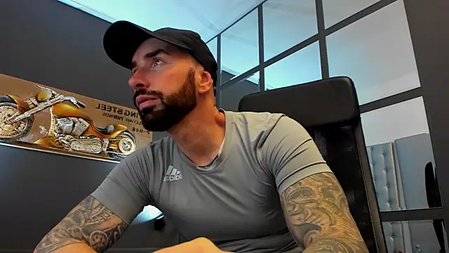 Snapshot of AronGrant chatting on November 16, 2025, 10:10 am AronGrant online show from November 16, 2025, 10:10 am