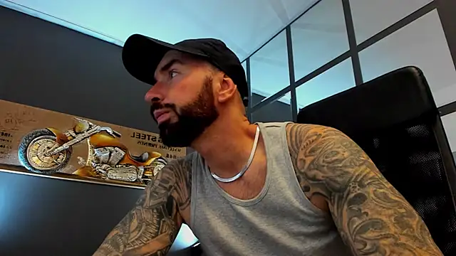 Snapshot of AronGrant chatting on November 20, 2025, 9:53 am AronGrant online show from November 20, 2025, 9:53 am