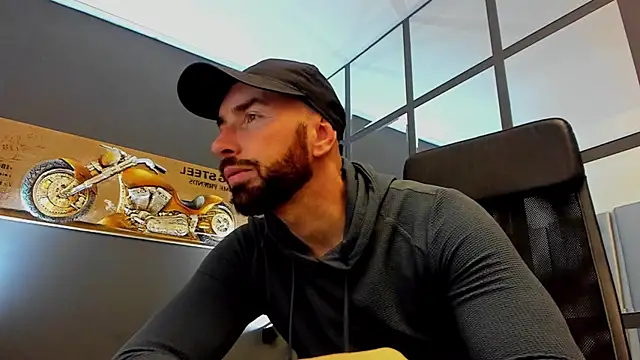 Snapshot of AronGrant chatting on November 24, 2025, 10:48 am AronGrant online show from November 24, 2025, 10:48 am