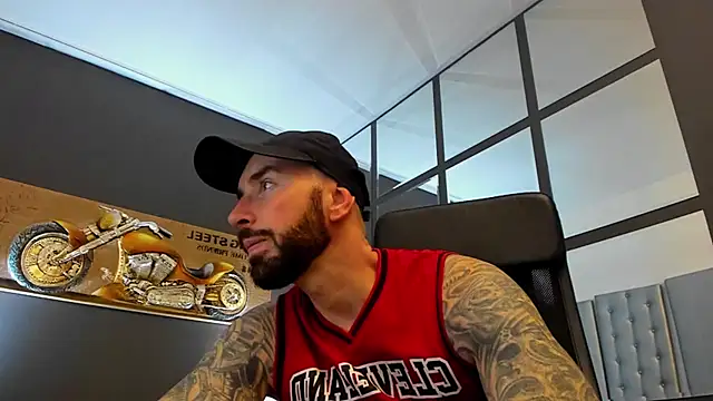 Snapshot of AronGrant chatting on November 25, 2025, 9:42 am AronGrant online show from November 25, 2025, 9:42 am