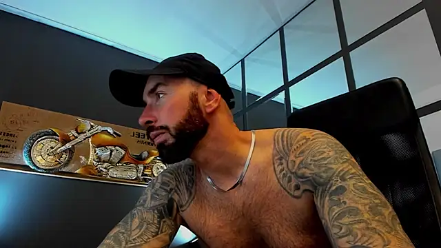 Snapshot of AronGrant chatting on November 26, 2025, 9:32 am AronGrant online show from November 26, 2025, 9:32 am