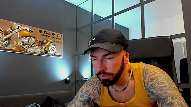 Snapshot of AronGrant chatting on November 28, 2025, 10:29 am AronGrant online show from November 28, 2025, 10:29 am