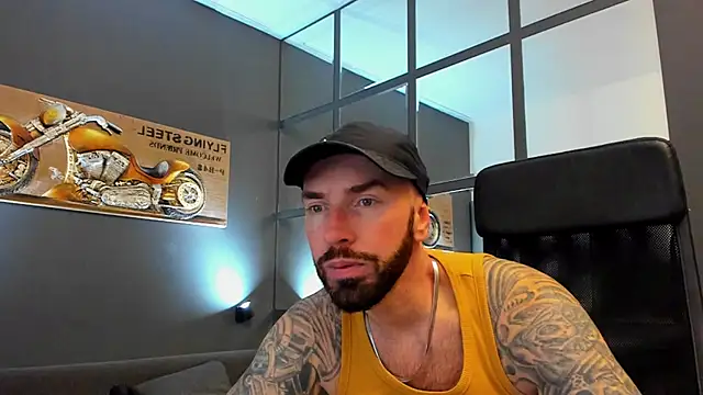 Snapshot of AronGrant chatting on December 1, 2025, 10:42 am AronGrant online show from December 1, 2025, 10:42 am