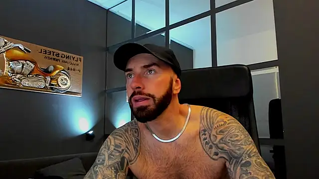 Snapshot of AronGrant chatting on December 2, 2025, 10:31 am AronGrant online show from December 2, 2025, 10:31 am