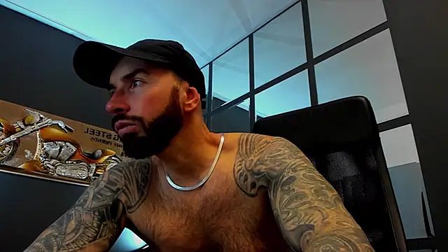 Snapshot of AronGrant chatting on December 3, 2025, 10:13 am AronGrant online show from December 3, 2025, 10:13 am