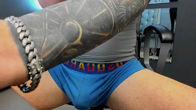 Snapshot of AronGrant chatting on December 20, 2025, 10:33 am AronGrant online show from December 20, 2025, 10:33 am