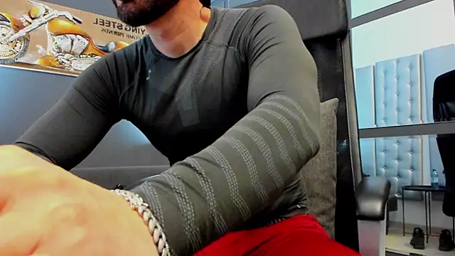 Snapshot of AronGrant chatting on January 7, 2026, 10:07 am AronGrant online show from January 7, 2026, 10:07 am