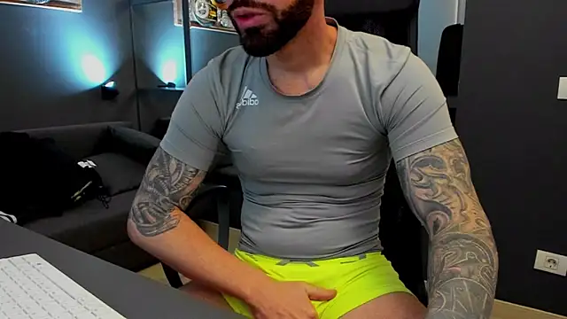 Snapshot of AronGrant chatting on January 19, 2026, 10:19 am AronGrant online show from January 19, 2026, 10:19 am