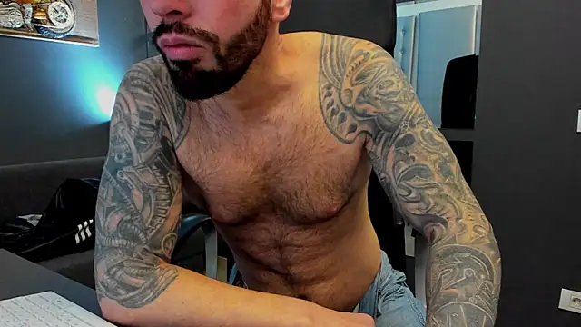 Snapshot of AronGrant chatting on February 2, 2026, 10:03 am AronGrant online show from February 2, 2026, 10:03 am