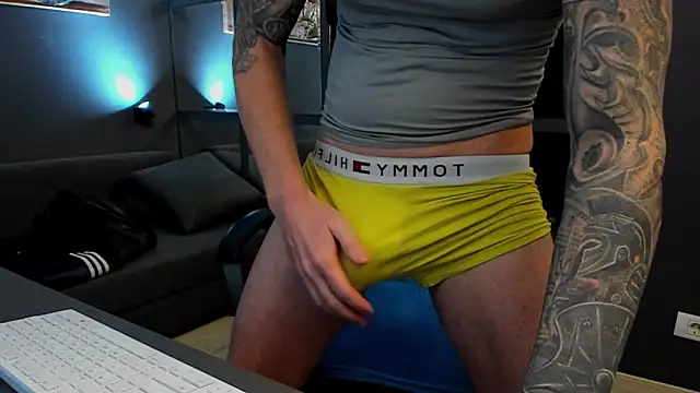 Snapshot of AronGrant chatting on February 7, 2026, 10:41 am AronGrant online show from February 7, 2026, 10:41 am