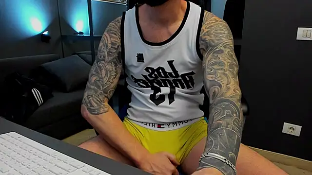 Snapshot of AronGrant chatting on February 8, 2026, 9:56 am AronGrant online show from February 8, 2026, 9:56 am