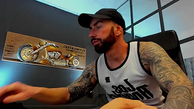 Snapshot of AronGrant chatting on February 9, 2026, 10:41 am AronGrant online show from February 9, 2026, 10:41 am