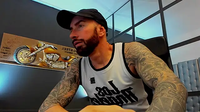 Snapshot of AronGrant chatting on February 16, 2026, 11:28 am AronGrant online show from February 16, 2026, 11:28 am