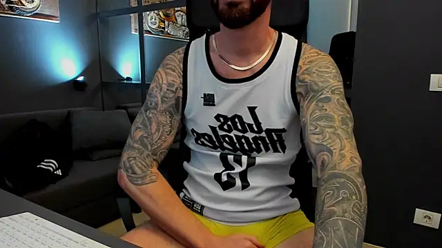 Snapshot of AronGrant chatting on February 19, 2026, 10:22 am AronGrant online show from February 19, 2026, 10:22 am