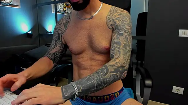 Snapshot of AronGrant chatting on March 2, 2026, 10:44 am AronGrant online show from March 2, 2026, 10:44 am