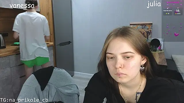 doll lol  online show from December 22, 2024, 8:03 pm