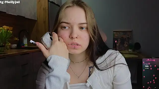 doll lol  online show from March 14, 2025, 4:21 am