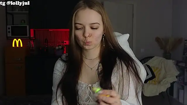 doll lol  online show from October 15, 2025, 6:08 pm