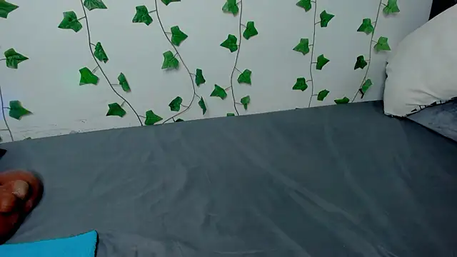 Miaa Garcia online show from December 18, 2025, 12:27 am