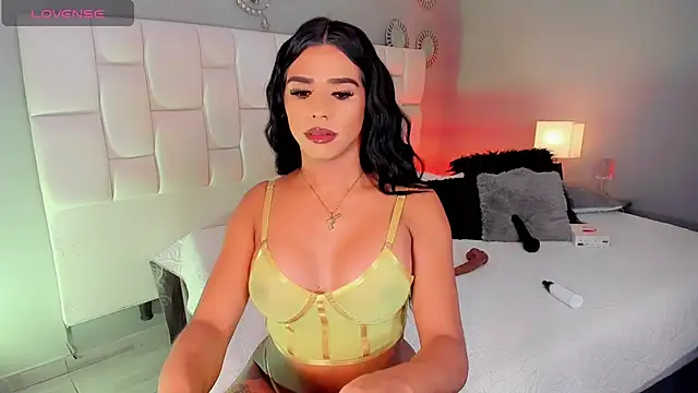 Snapshot of Franciis_4u chatting on February 4, 2025, 7:51 am Franciis 4u online show from February 4, 2025, 7:51 am