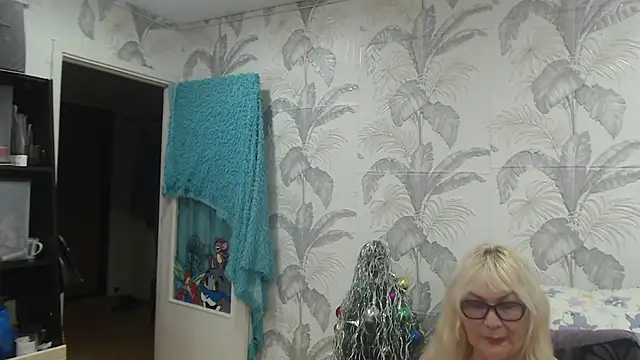 CamDiva113 online show from January 2, 2025, 12:13 pm