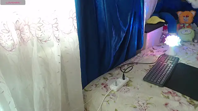 CamDiva113 online show from March 1, 2026, 6:04 am