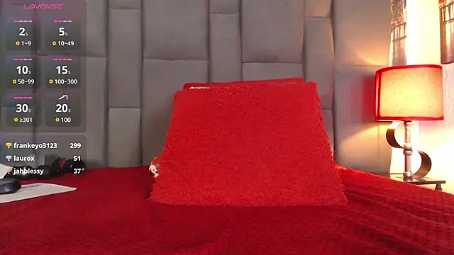 Snapshot of SELENA_BIGBOOBS chatting on March 15, 2025, 9:05 pm SELENA BIGBOOBS online show from March 15, 2025, 9:05 pm