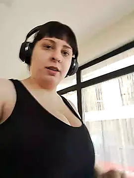 Snapshot of EmmaKrosss chatting on February 4, 2025, 10:43 am EmmaKrosss online show from February 4, 2025, 10:43 am