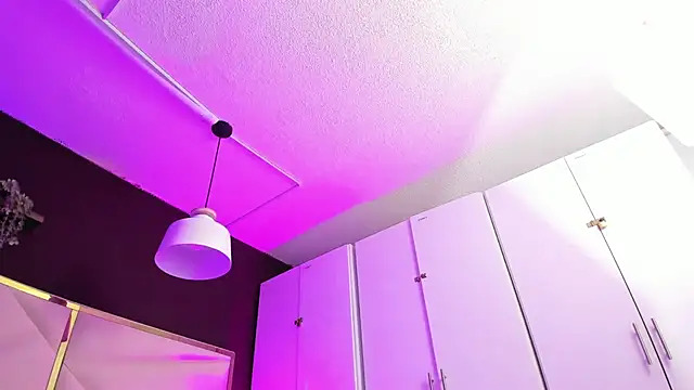 April bowie online show from November 22, 2025, 11:20 am