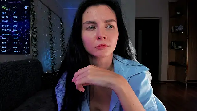 -danae- online show from December 10, 2024, 3:33 pm