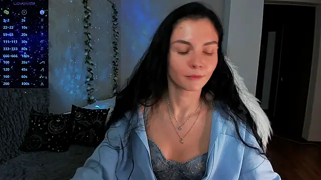 -danae- online show from January 14, 2025, 6:28 pm