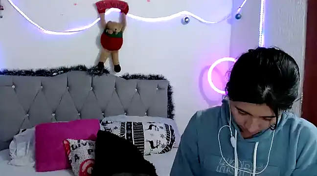 Yeimy sweetf online show from December 4, 2024, 10:51 pm