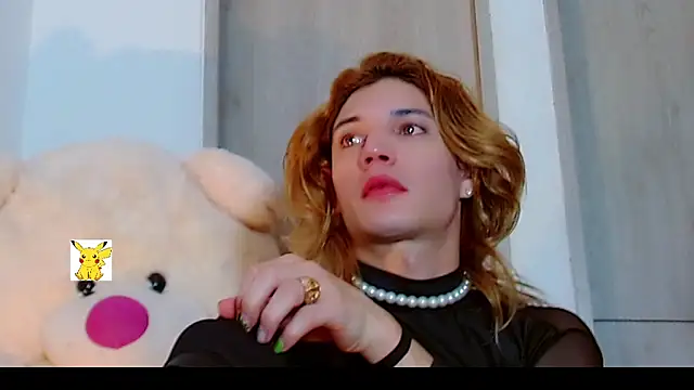 Snapshot of honey_skin chatting on February 12, 2025, 5:15 am honey skin online show from February 12, 2025, 5:15 am