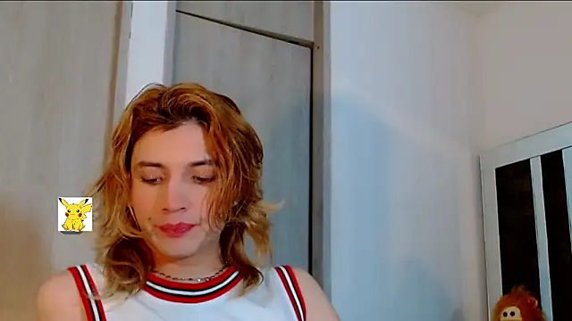 Snapshot of honey_skin chatting on February 19, 2025, 8:33 am honey skin online show from February 19, 2025, 8:33 am