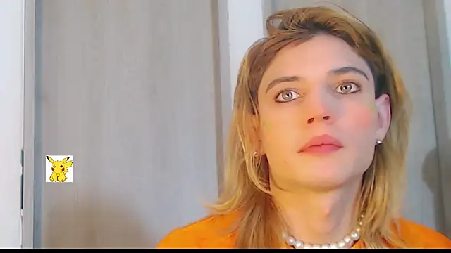 Snapshot of honey_skin chatting on February 23, 2025, 1:02 am honey skin online show from February 23, 2025, 1:02 am