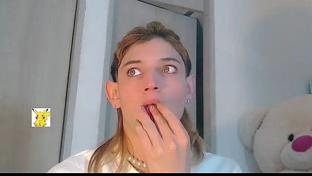 Snapshot of honey_skin chatting on February 23, 2025, 10:09 pm honey skin online show from February 23, 2025, 10:09 pm