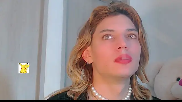 Snapshot of honey_skin chatting on February 24, 2025, 4:16 am honey skin online show from February 24, 2025, 4:16 am