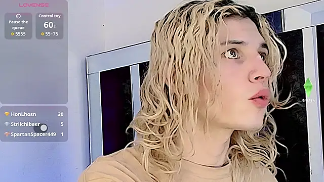 Snapshot of honey_skin chatting on September 16, 2025, 9:27 pm honey skin online show from September 16, 2025, 9:27 pm