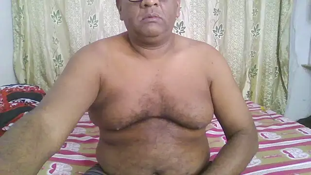 Snapshot of Beargryzzly chatting on December 7, 2024, 2:42 am Beargryzzly online show from December 7, 2024, 2:42 am