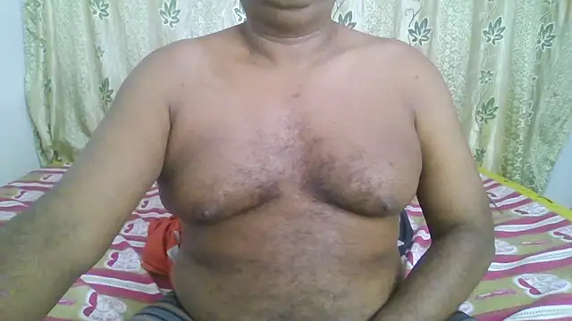 Snapshot of Beargryzzly chatting on December 7, 2024, 5:48 am Beargryzzly online show from December 7, 2024, 5:48 am