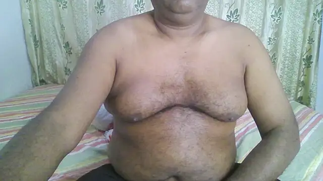 Snapshot of Beargryzzly chatting on January 20, 2025, 2:03 pm Beargryzzly online show from January 20, 2025, 2:03 pm