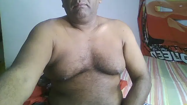 Snapshot of Beargryzzly chatting on January 26, 2025, 11:18 pm Beargryzzly online show from January 26, 2025, 11:18 pm