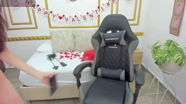 candy summer28 online show from February 14, 2025, 7:54 pm